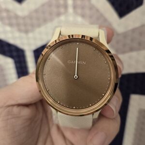 White garmin vivomove hr watch
